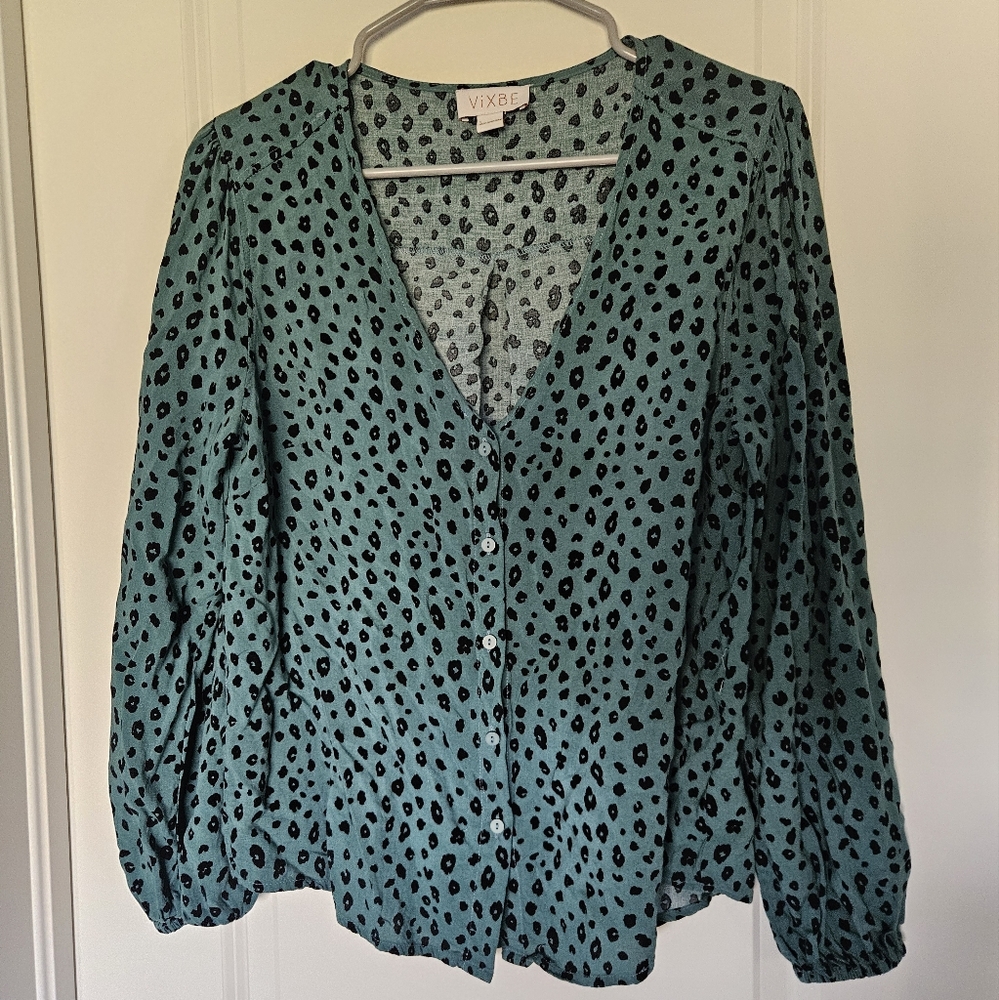 Vixbe Green and Black Leopard Print Blouse
